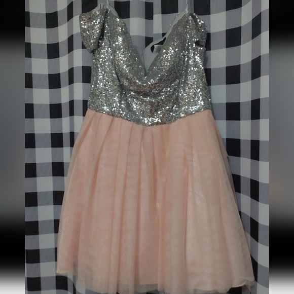 Homecoming formal dress size 15/16 - Picture 2 of 7